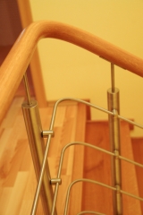 31 Obklad schodiska - stupnice, podstupnice a lišty, zábradlia typ D1, materiál dub