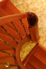 5 Zadlabané schodisko, zábradlie typ A13, materiál buk morený